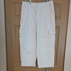 Universal Thread‎ Women's Beige Crop Cargo Pants